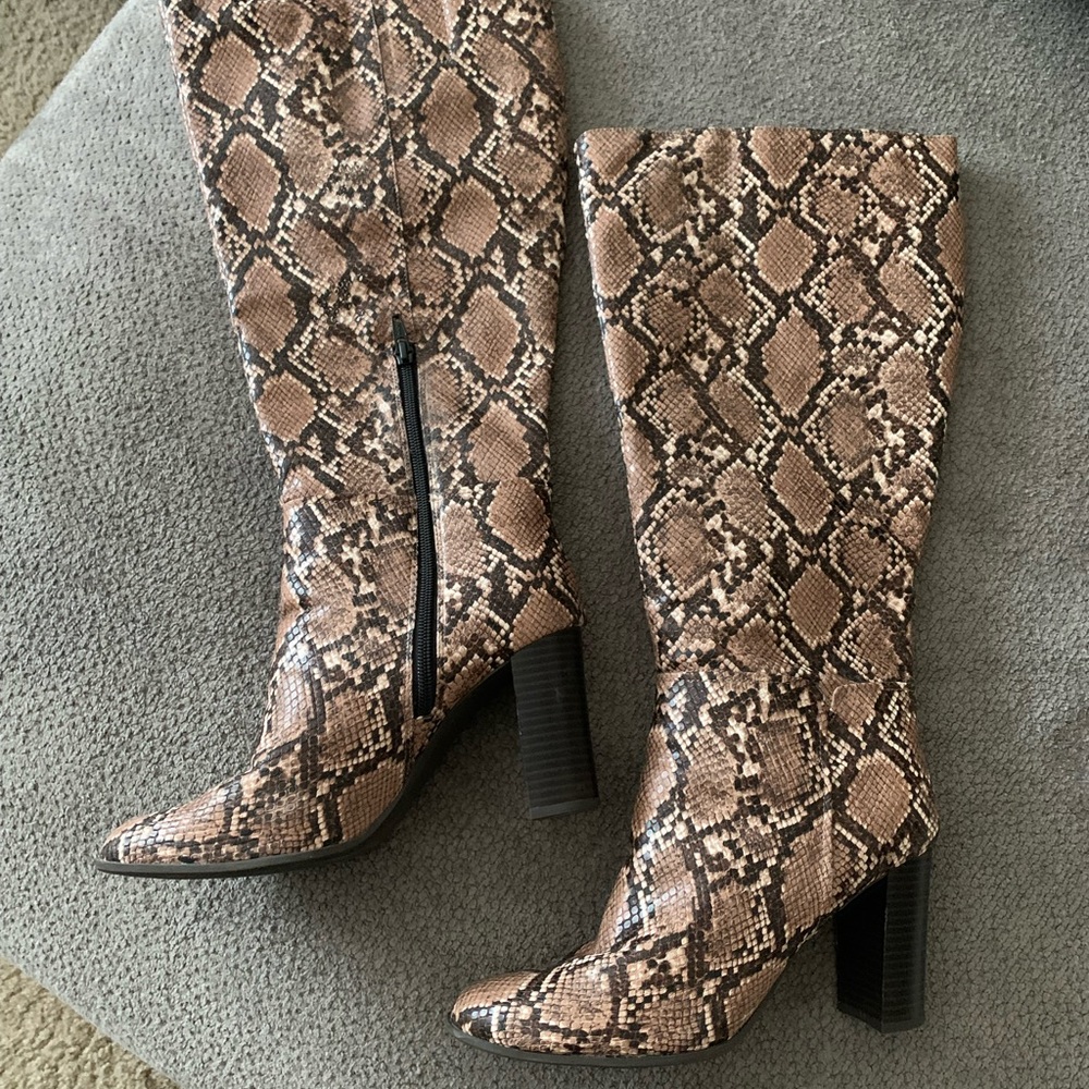 Snake skin heeled boots!!